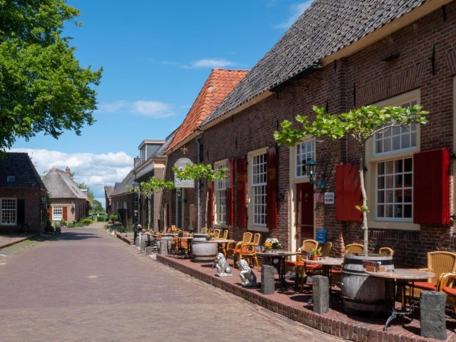Verblijf in sfeervol hotel in het kleinste stadje van Nederland: <b>Bronkhorst</b> incl. ontbijt, diner en overtocht pont