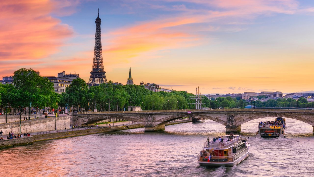 Liefdesstad <b>Parijs</b> incl. ontbijt en diner cruise op de Seine