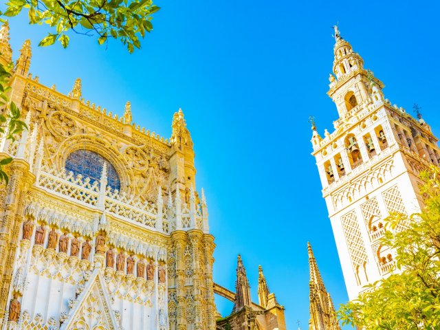 Ontdek het historische <b>Sevilla</b> vanuit een 4*-hotel incl. vlucht en ontbijt!