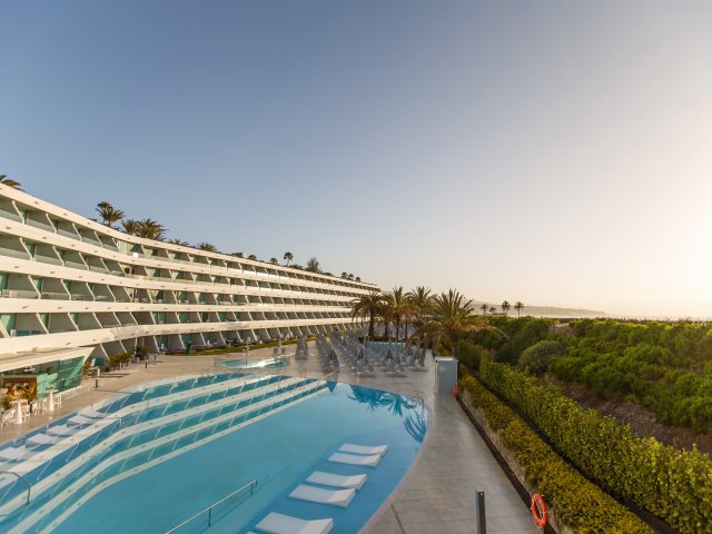 In het populaire <b>Maspalomas</b> in een 4*-hotel op <b>Gran Canaria</b> incl. vlucht en ontbijt
