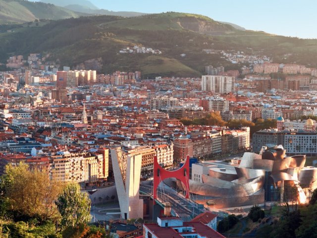 Ontdek de artistieke binnenstad van <b>Bilbao</b> incl. vlucht!