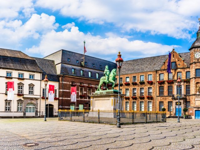 Ontdek de historische stad <b>Düsseldorf</b> vanuit een hotel in het centrum!