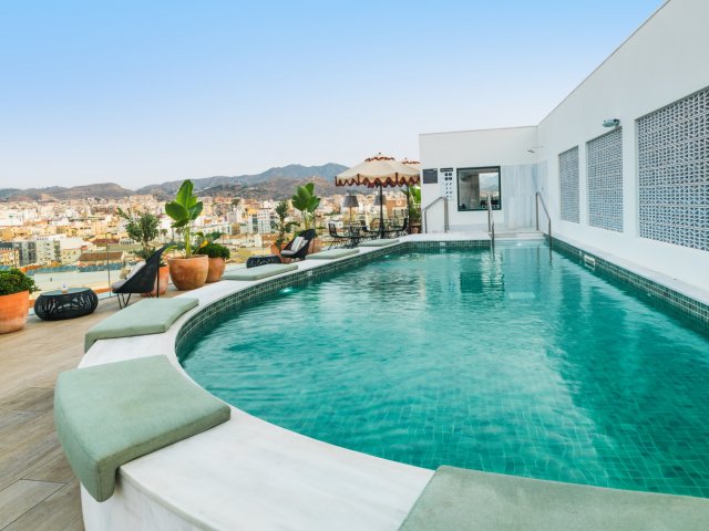 Stedentrip <b>Málaga</b> incl. luxe 4*-hotel met rooftopbar en zwembad