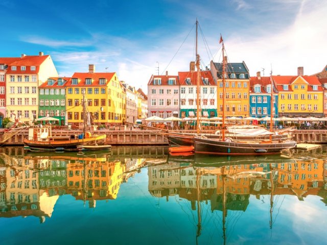 Bewonder de kleurrijke binnenstad van Kopenhagen incl. vlucht!