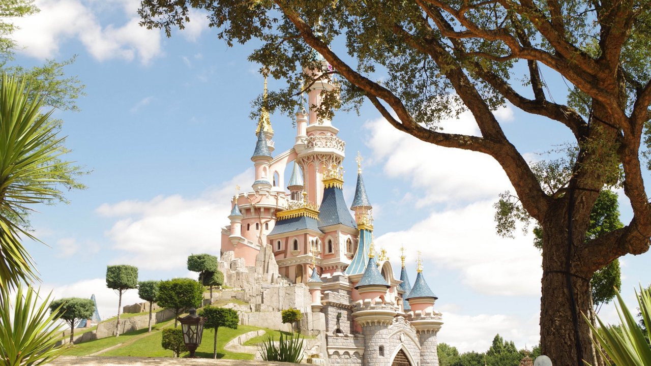 Ontdek het magische <b>Disneyland Parijs</b> incl. overnachting(en) nabij Parijs