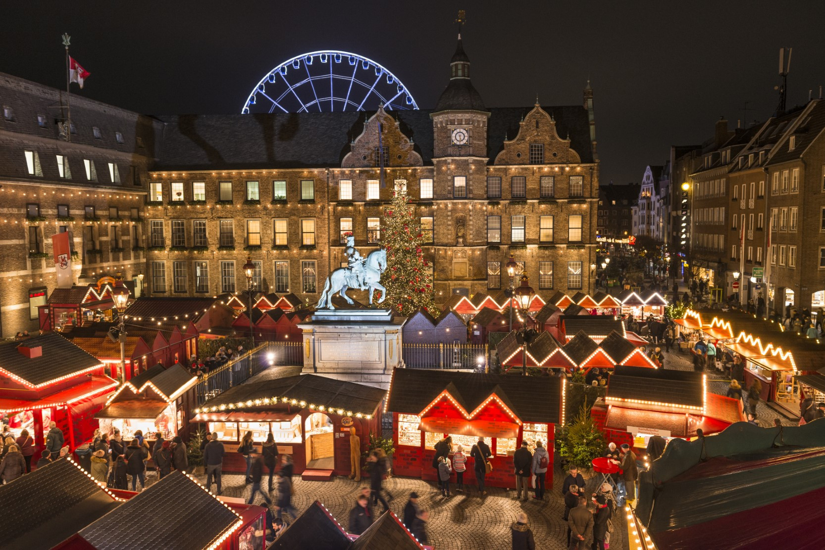 Beleef Ultieme Kerstsferen In Düsseldorf Incl. Ontbijt En Schnitzelmenu