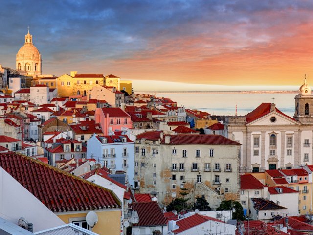 Ontdek de historische binnenstad van <b>Lissabon</b> incl. ontbijt en vlucht