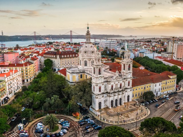 Ontdek <b>Lissabon</b> tijdens een 4*-stedentrip incl. vlucht en ontbijt