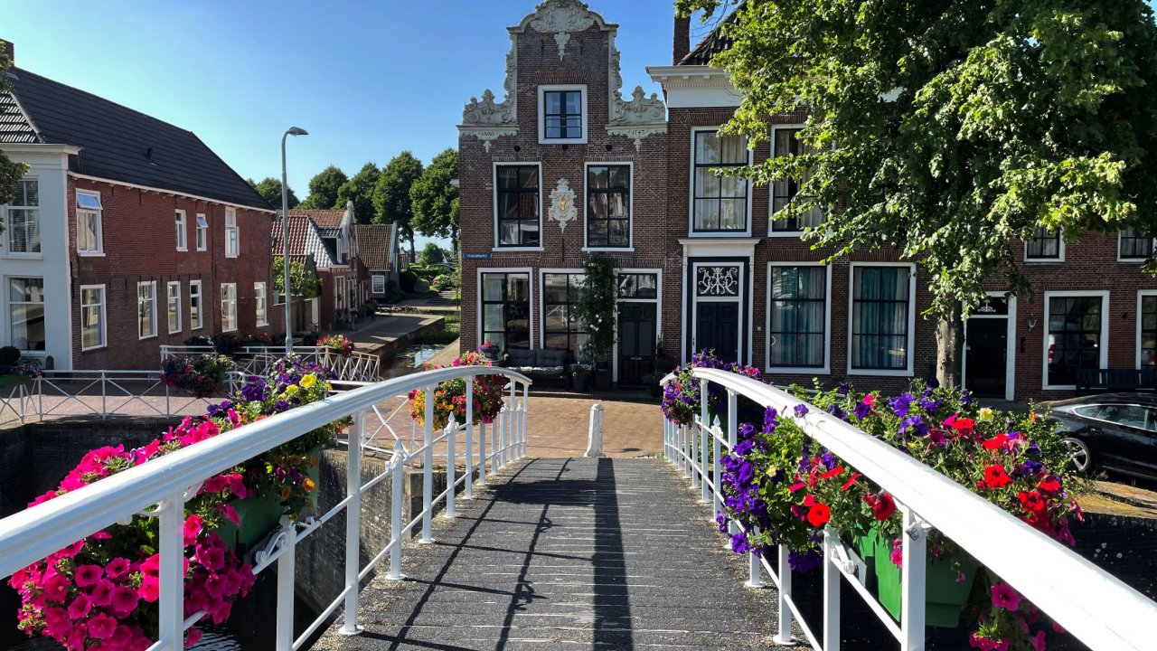 Verblijf in een luxe villa op een vakantiepark in <b>Friesland</b> nabij <b>Dokkum</b>