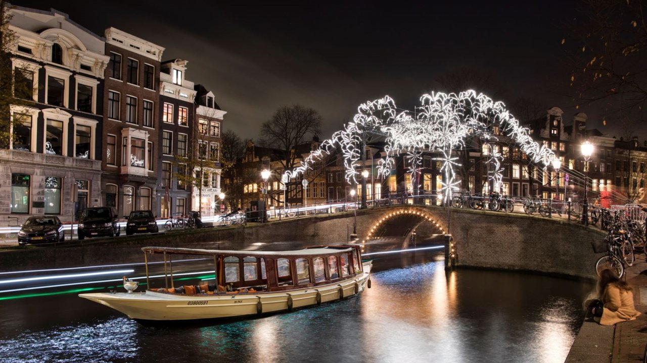 Beleef het <b>Amsterdam Light Festival</b> en verblijf in 4*-hotel in Amsterdam