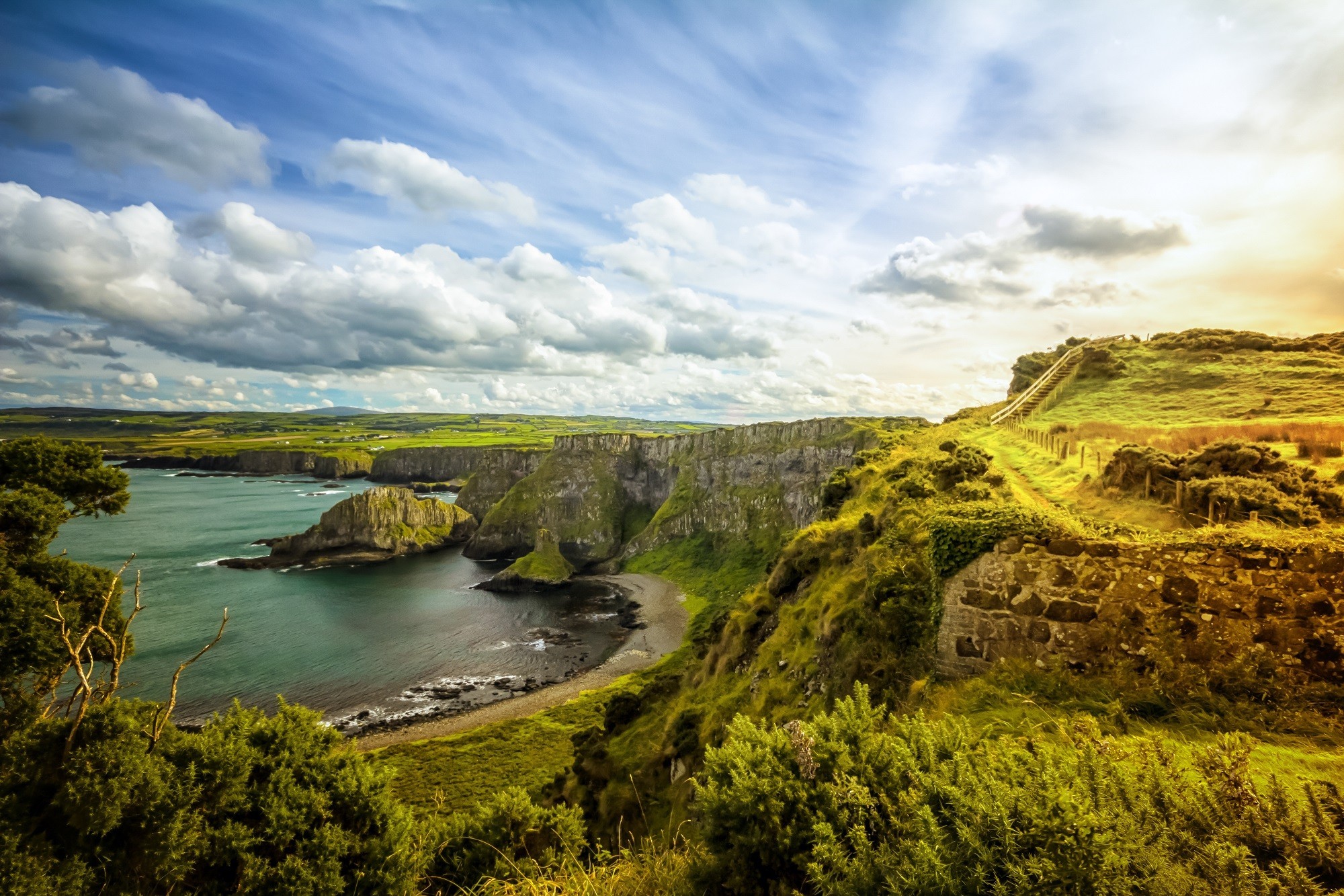 Fly & Drive Door Ierland Incl. Vlucht, Huurauto En Ontbijt