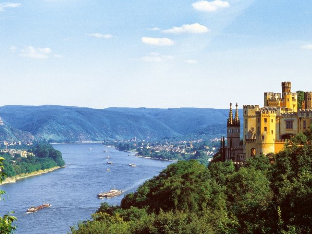 STUNT! ⚡️ Genieten op de heuvel boven de Rijn en de Lahn bij <b>Koblenz</b> incl. ontbijt en dinerbuffet