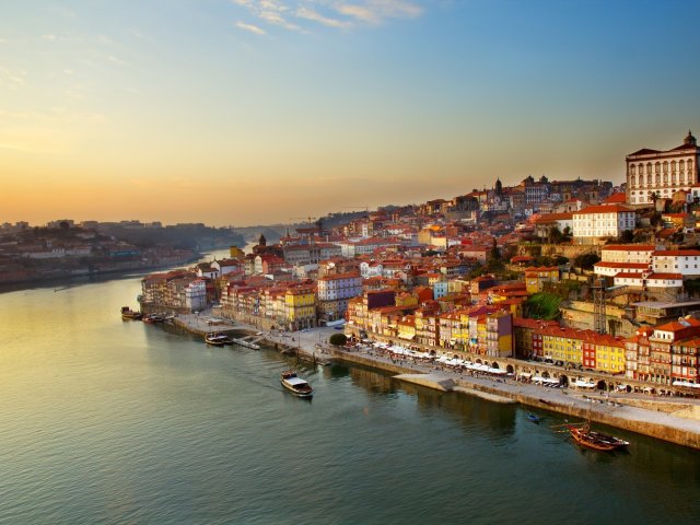 Modern 4*-hotel in het centrum van <b>Porto</b> incl. vlucht en ontbijt