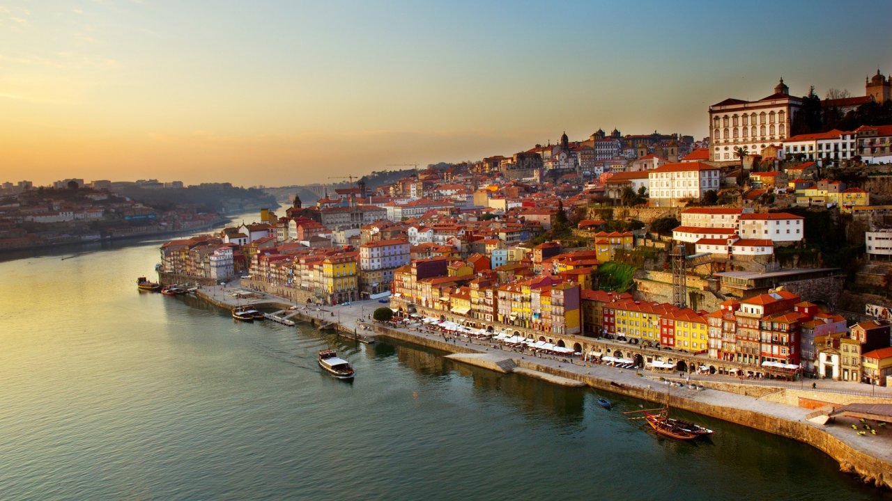 Modern 4*-hotel in het centrum van <b>Porto</b> incl. vlucht en ontbijt