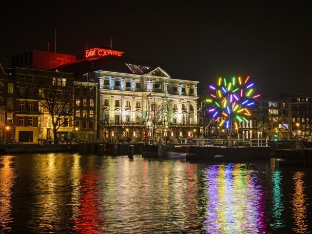 Bezoek het Amsterdam Light Festival en verblijf in <b>Amsterdam</b> incl. 4*-hotel met ontbijt en rondvaart