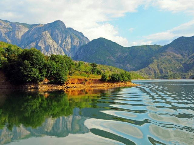 Fly & drive door sprookjesachtig Albanië incl. huurauto en excursies