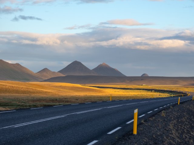 Fly & drive door adembenemend IJsland incl. vlucht, ontbijt en huurauto