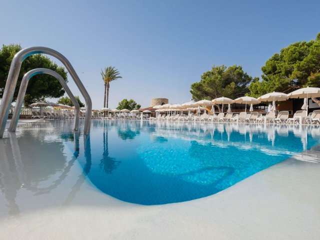 Hotel met uniek uitzicht op Ibiza incl. vlucht, transfer en halfpension