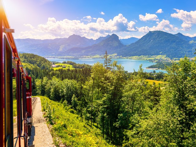 <b>Fly & train Oostenrijk</b>: rondreis incl. vlucht, treinreizen en ontbijt
