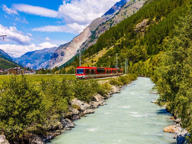 <b>Fly & train Zwitserland</b>: rondreis incl. vlucht, treinreizen en ontbijt