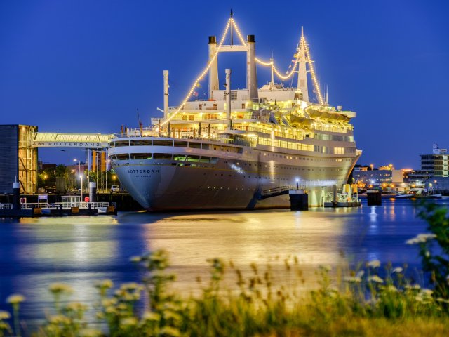 Overnachten op een cruiseschip in de haven van <b>Rotterdam</b>