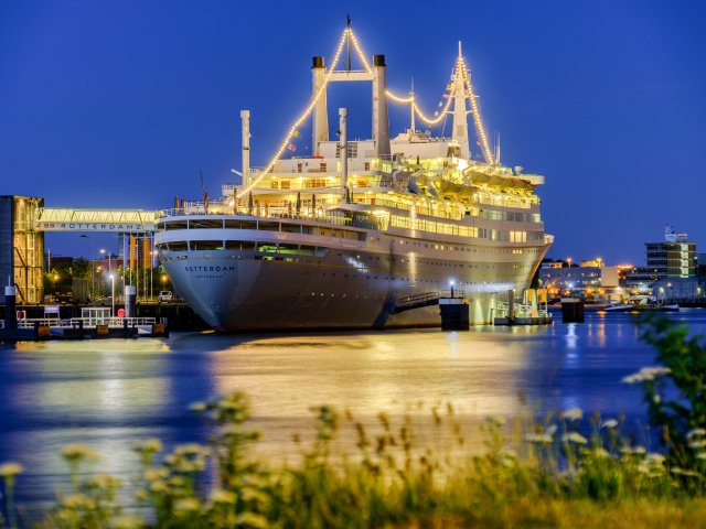 Overnachten op een cruiseschip in de haven van <b>Rotterdam</b>