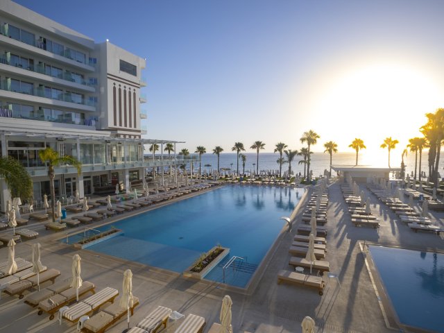 Zonvakantie in 5*- hotel op Cyprus o.b.v. halfpension incl. vlucht en transfer