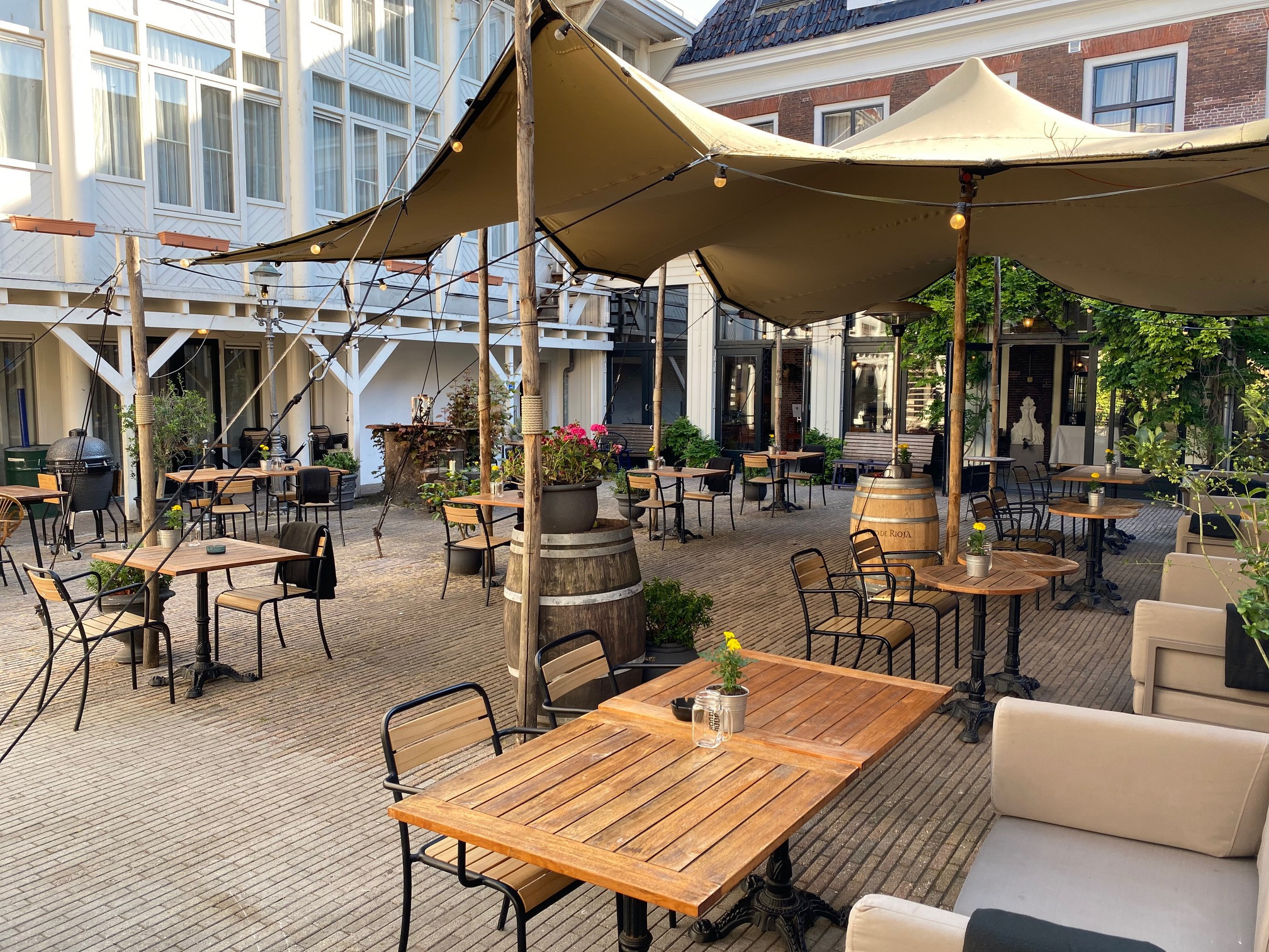 FLASHDEAL!⚡ Culinair Genieten In Hartje Groningen Incl. Ontbijt En ...