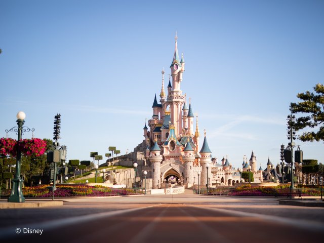 Ervaar de magie van <b>Disneyland<sup>®</sup> Paris</B> in de 2 Parken incl.  2 dagen entree, hotel en ontbijt