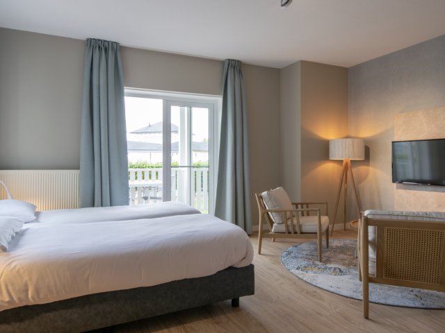 FLASHDEAL! ⚡ Gerenoveerde hotelkamer met zeezicht direct aan het strand in <b>Zuid-Holland</b> incl. ontbijt