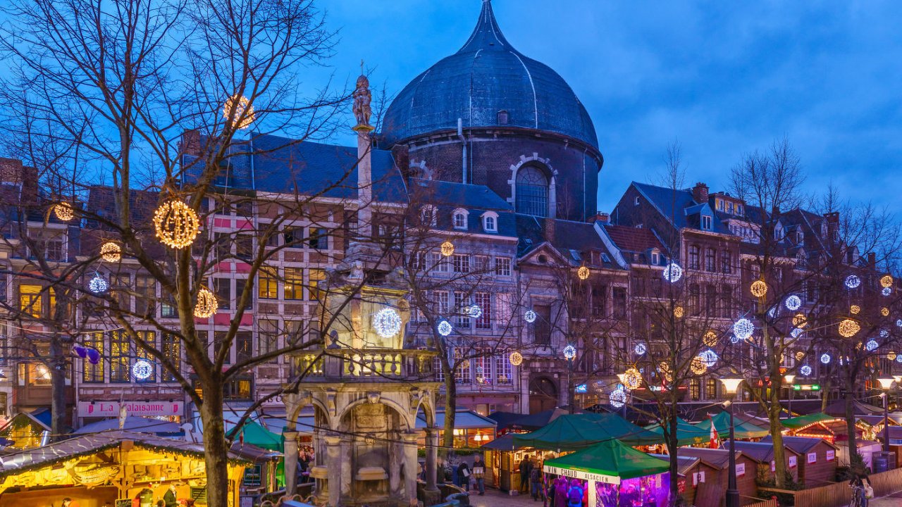 Bewonder de grootste kerstmarkt van Belgïe in <b>Luik</b> incl. ontbijt