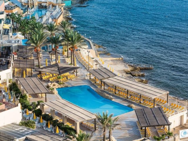 4*-hotel direct aan het strand in St. Pauls Bay op Malta incl. vlucht