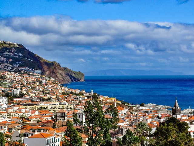 Winterzonvakantie op <b>Madeira</b> in <b>Funchal</b> incl. vlucht en huurauto