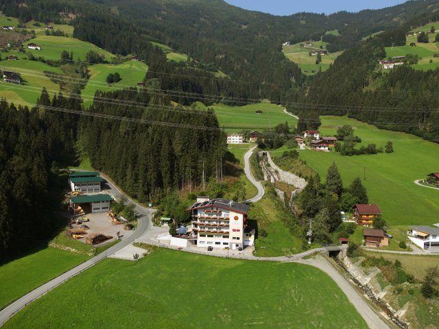 Vakantie in de natuurrijke omgeving van <b>Fügen</b> in <b>Tirol</b> incl. ontbijt en diner
