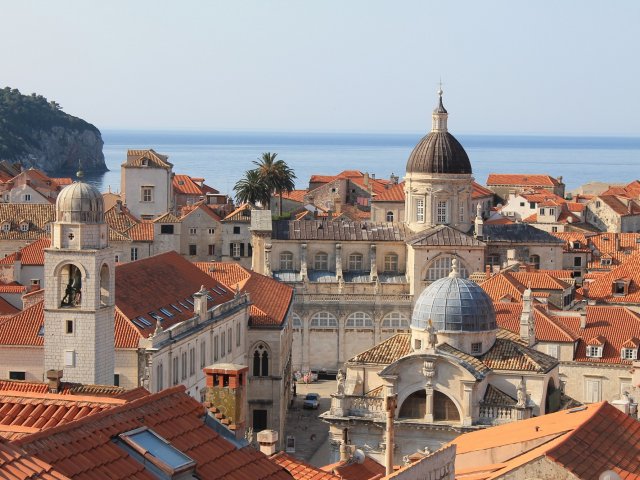 Verblijf in een mooi complex in <b>Dubrovnik</b> incl. vlucht, ontbijt en huurauto