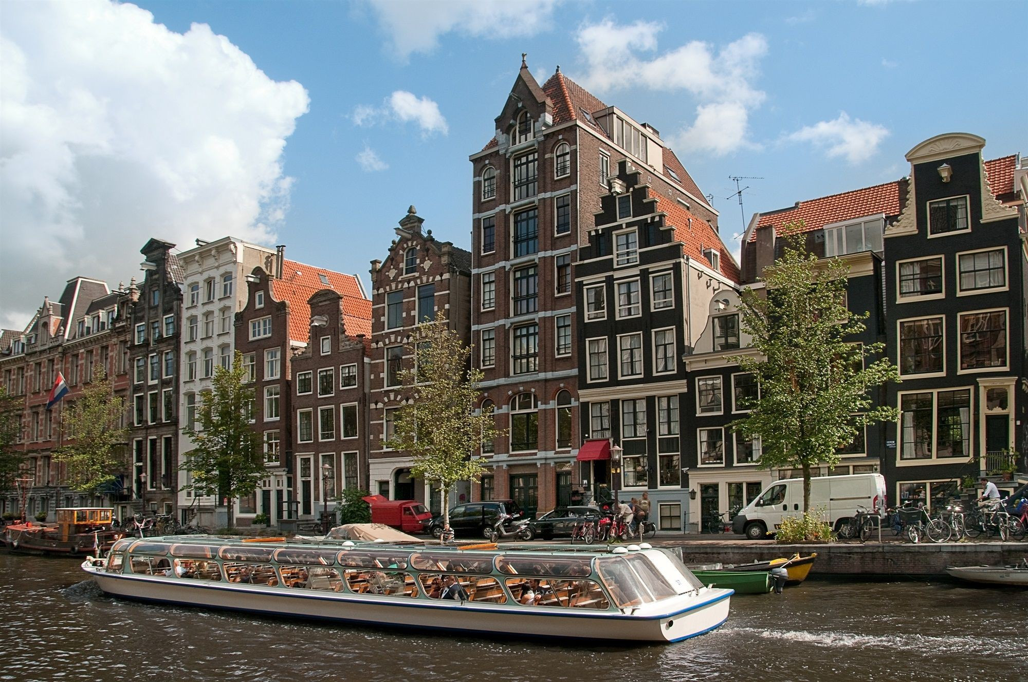 NS - Trendy 4*-hotel in Amsterdam incl. ontbijt en NS treinretour