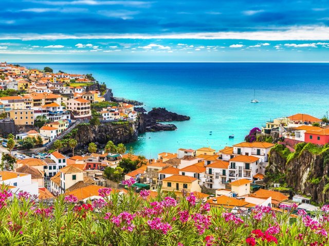 Fly & drive op bloemeneiland Madeira incl. vlucht, ontbijt en huurauto