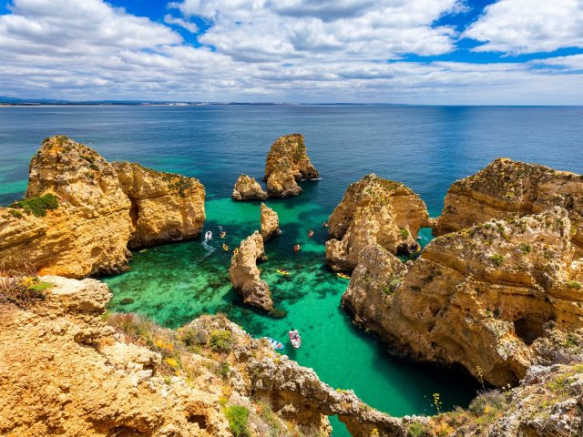 Bewonder de prachtige omgeving van de <b>Algarve</b> incl. vlucht en ontbijt