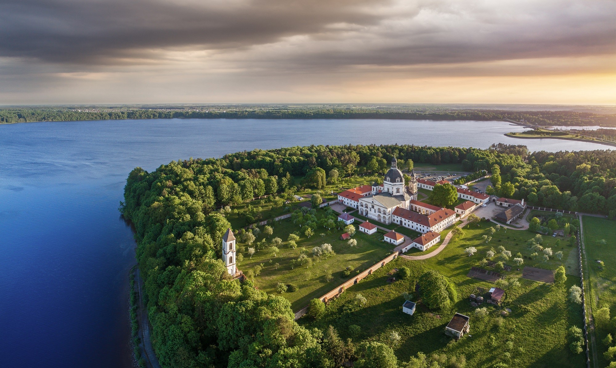 Fly & Drive Door De Grootste Baltische Staat: Litouwen Incl. Vlucht ...