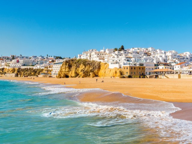 Winterzonvakantie nabij het strand in de <b>Algarve</b> incl. vlucht, transfer en ontbijt
