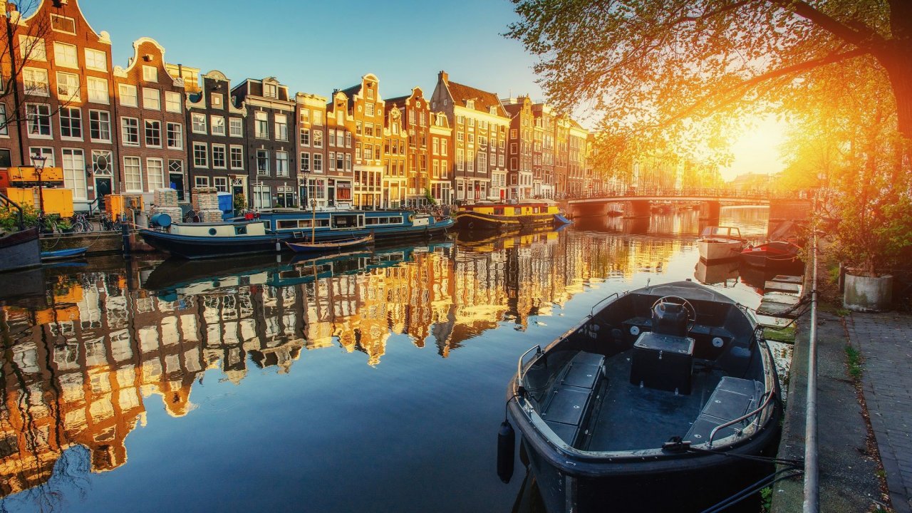 Verblijf in de veelzijdige hoofdstad <b>Amsterdam</b> nabij de IJ-haven