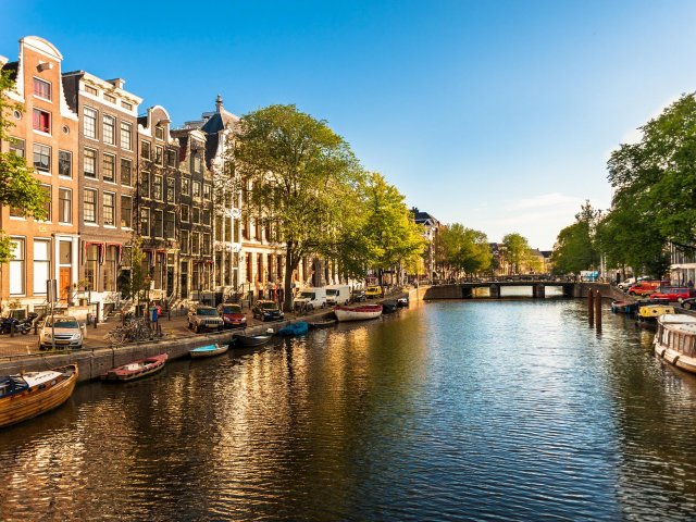 Verblijf in een 4*-design hotel in het veelzijdige <b>Amsterdam</b> o.b.v. logies