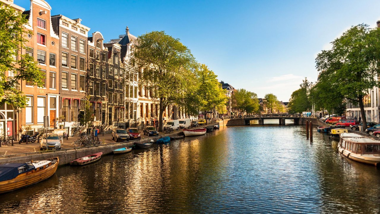 Verblijf in een 4*-design hotel in het veelzijdige <b>Amsterdam</b> o.b.v. logies