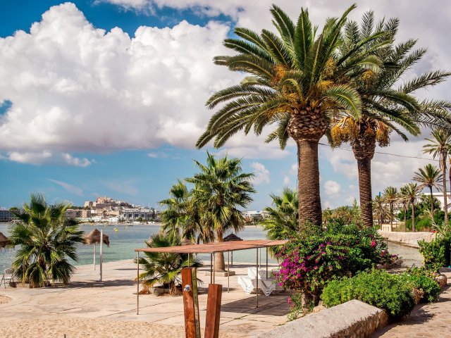 Geniet o.b.v. halfpension van een vakantie in het zonovergoten <b>Ibiza</b> incl. vlucht en transfer