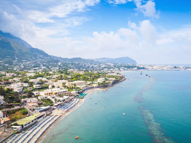Geniet op het <b>Italiaanse</b> eiland <b>Ischia</b> incl. ontbijt of halfpension, vlucht en transfer