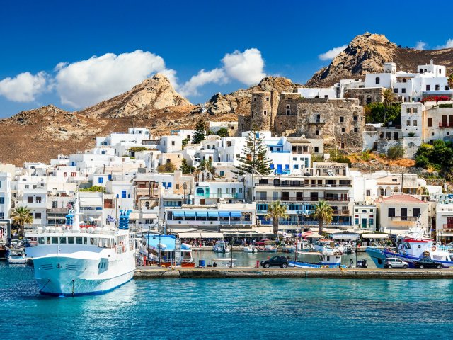 Eilandhoppen <b>Santorini, Mykonos, Paros en Naxos</b> incl. vlucht, ontbijt en overtochten