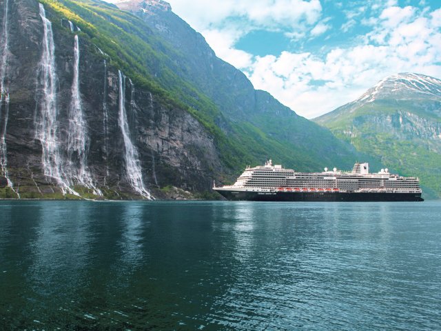 Luxe cruise langs de mooiste plekken van <b>Noorwegen</b> o.b.v. volpension of all-inclusive