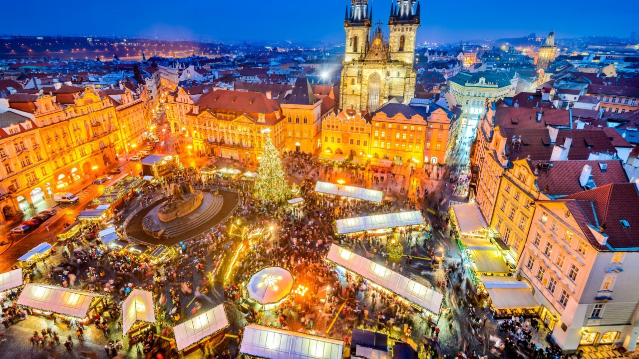 Bezoek de kerstmarkten en verblijf in hartje <b>Praag</b> incl. vlucht en ontbijt