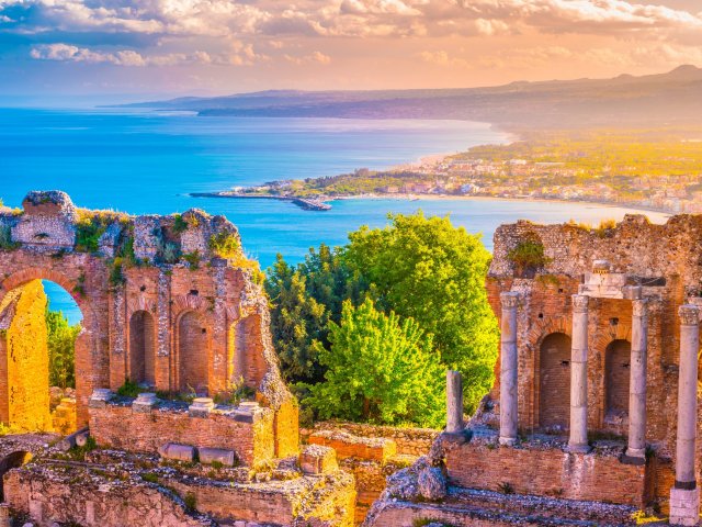 MEGADEAL! ⚡ Ontdek de cultuur op <b>Sicilië</b> incl. vlucht, 4*-hotel, ontbijt en huurauto