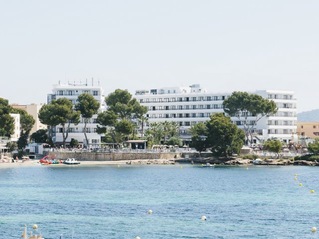 4*-hotel o.b.v. halfpension op <b>Ibiza</b> incl. vlucht en transfer